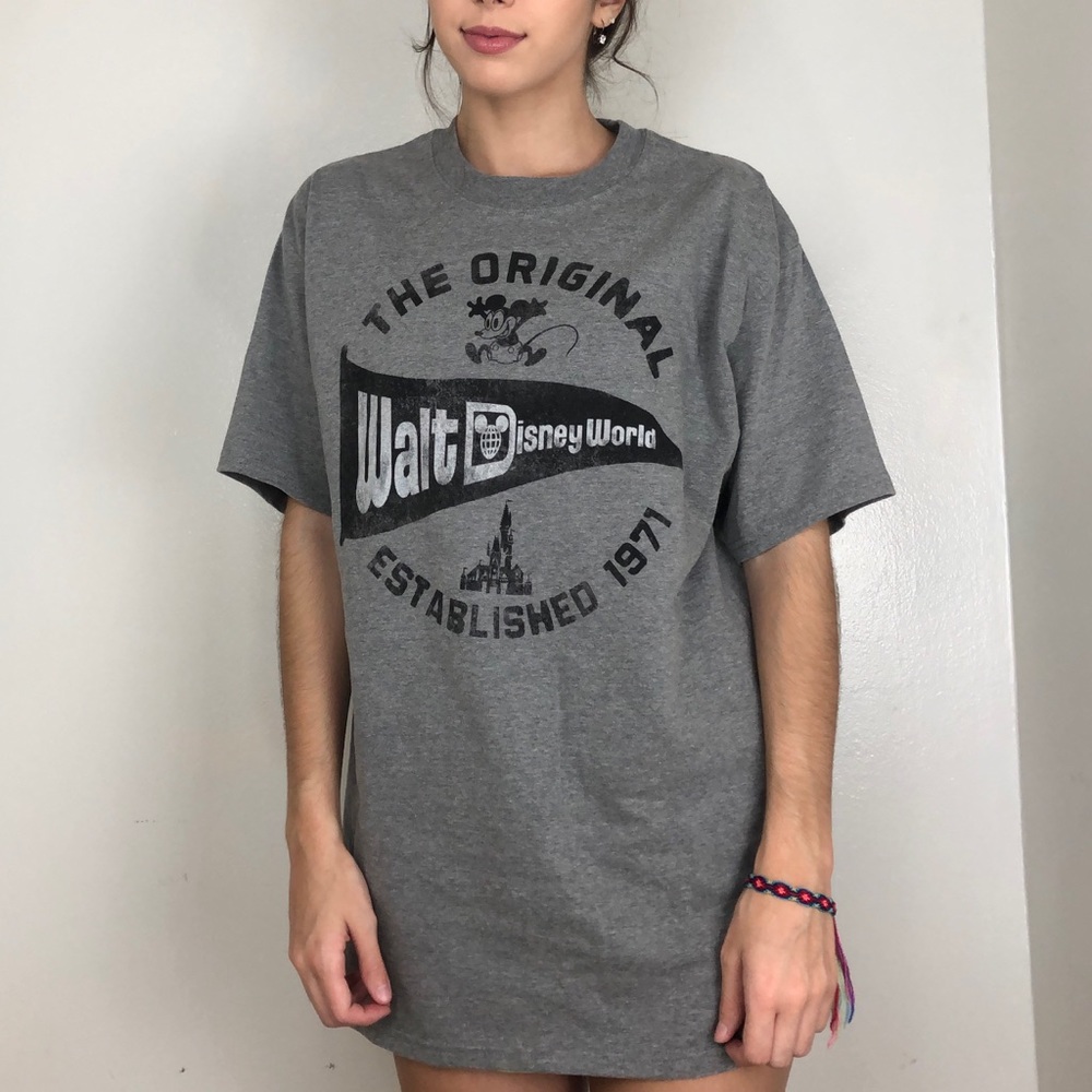 SOLD🛒 WALT DISNEY WORLD GREY TEE
